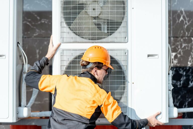 Installation d'une pompe à chaleur par un technicien de PC Rénovation