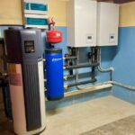 Installation d'une pompe à chaleur air-eau par PC Rénovation dans un garage